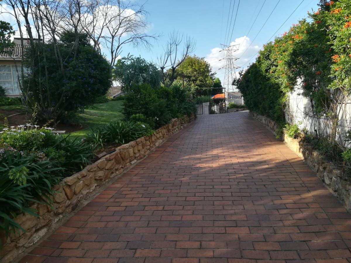 Kaleaba House In A Tranquil Surburb - Linmeyer Hotell Johannesburg Eksteriør bilde