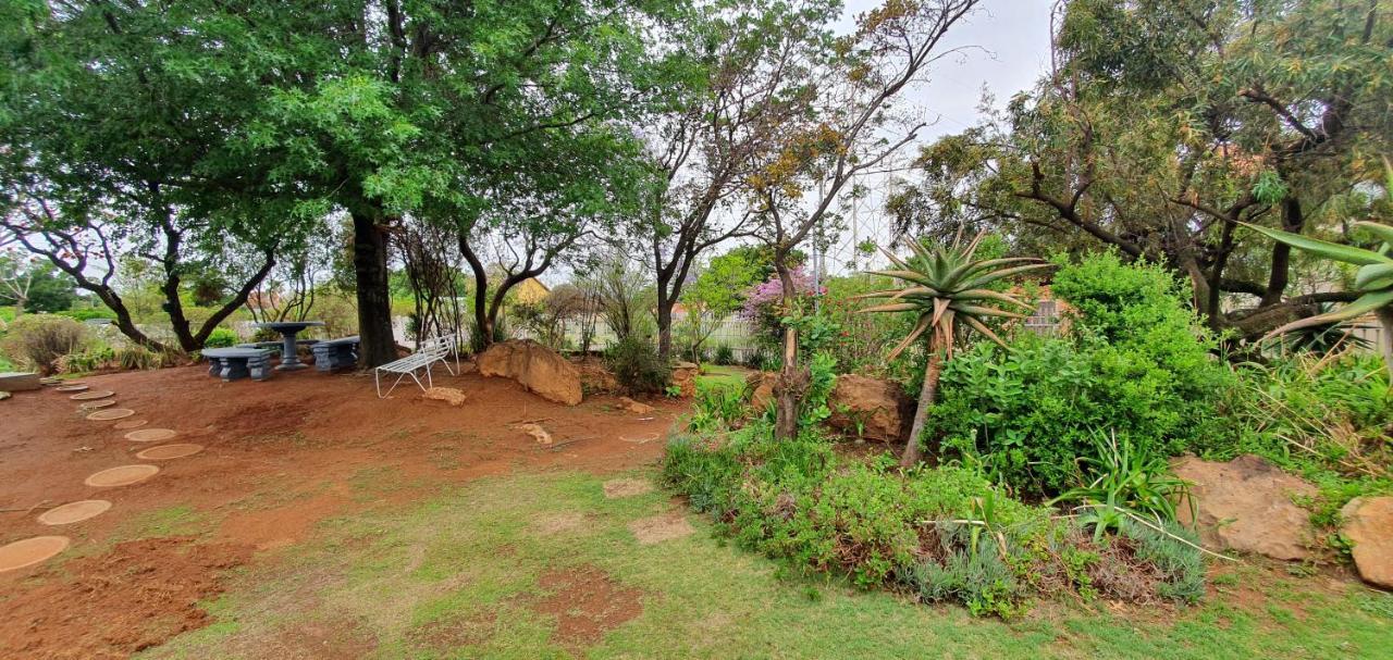 Kaleaba House In A Tranquil Surburb - Linmeyer Hotell Johannesburg Eksteriør bilde